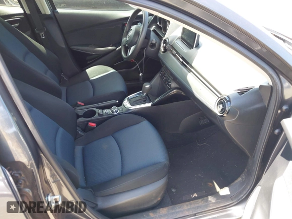 2016 Scion iA z VIN 3MYDLBZV5GY113222, wystawiony jako IAAI lot #42076460 z przebiegiem 112 249 mil mil oraz . Historia ofert i sprzedaży dostępna na DreamBid. Obrazek 5.