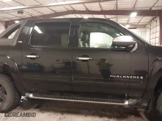 2008 Chevrolet Avalanche LS with VIN 3GNFK12378G169464, listed as a IAAI auction lot 41371639 with 246,490 mi miles. Bid and sale history available at carsss.com. Image 14.