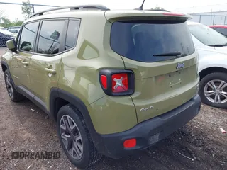 2015 Jeep Renegade Latitude with VIN ZACCJBBT6FPB28081, listed as a IAAI auction lot 42217931 with 212,027 mi miles. Bid and sale history available at carsss.com. Image 3.