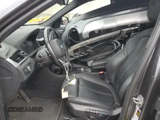 2020 BMW X1 xDrive28i с VIN WBXJG9C06L5R70557, выставлен на аукционе Copart как лот 55525365 с пробегом 32 207 миль миль и Списание • Salvage title. История ставок и продаж доступна на DreamBid. Изображение 7.