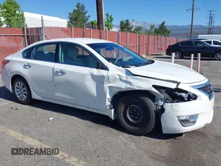 2015 Nissan Altima S z VIN 1N4AL3AP4FN308895, wystawiony jako IAAI lot #42228848 z przebiegiem 49 040 mil mil oraz . Historia ofert i sprzedaży dostępna na DreamBid. Obrazek 1.