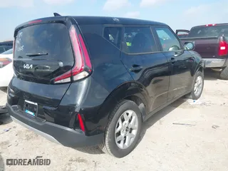 2024 Kia Soul LX with VIN KNDJ23AU7R7236067, listed as a IAAI auction lot 41520987 with 17,092 mi miles. Bid and sale history available at carsss.com. Image 4.