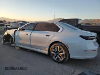 2024 BMW i7 xDrive60 z VIN WBY53EJ01RCP72333, wystawiony jako Copart lot #82242244 z przebiegiem Nie podano mil oraz Szkoda całkowita • Salvage title. Historia ofert i sprzedaży dostępna na DreamBid. Obrazek 2.