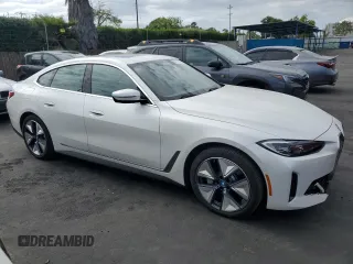 2024 BMW i4 eDrive35 z VIN WBY43AW00RFT22457, wystawiony jako Copart lot #53167205 z przebiegiem 3329 mil mil oraz Szkody całkowita. Historia ofert i sprzedaży dostępna na DreamBid. Obrazek 4.