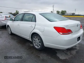 2006 Toyota Avalon XL z VIN 4T1BK36B26U103625, wystawiony jako IAAI lot #42179414 z przebiegiem 256 027 mil mil oraz . Historia ofert i sprzedaży dostępna na DreamBid. Obrazek 3.