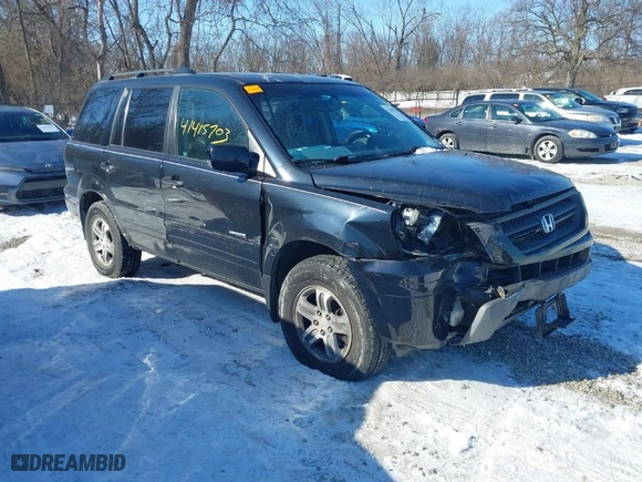 2004 Honda Pilot EX with VIN 2HKYF18544H574133, listed as a IAAI auction lot 41415703 with 217,539 mi miles. Bid and sale history available at carsss.com. Image 1.