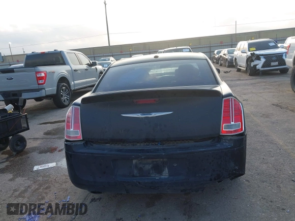 2013 Chrysler 300 S z VIN 2C3CCABT8DH709962, wystawiony jako IAAI lot #42070142 z przebiegiem 156 690 mil mil oraz . Historia ofert i sprzedaży dostępna na DreamBid. Obrazek 16.
