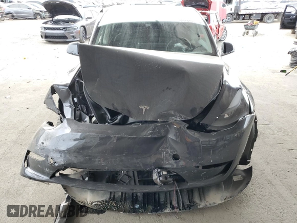 2025 Tesla Model Y Long Range with VIN 7SAYGDED8SF218700, listed as a Copart auction lot 84720474 with 1,832 mi miles and Salvage Title. Bid and sale history available at DreamBid. Image 5.