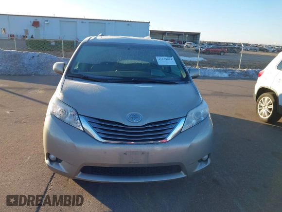 2016 Toyota Sienna XLE z VIN 5TDYK3DC8GS713481, wystawiony jako IAAI lot #41239824 z przebiegiem 176 935 mil mil oraz . Historia ofert i sprzedaży dostępna na DreamBid. Obrazek 13.