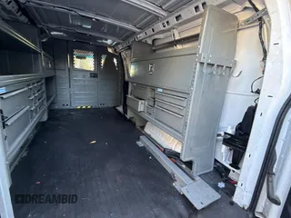 2023 Chevrolet Express Cargo с VIN 1GCWGAFP4P1176442, выставлен на аукционе Copart как лот 65481025 с пробегом 42 680 миль миль и Списание • Salvage title. История ставок и продаж доступна на DreamBid. Изображение 12.