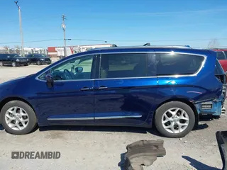 2018 Chrysler Pacifica Touring L z VIN 2C4RC1BGXJR126520, wystawiony jako IAAI lot #42223746 z przebiegiem 117 847 mil mil oraz . Historia ofert i sprzedaży dostępna na DreamBid. Obrazek 15.