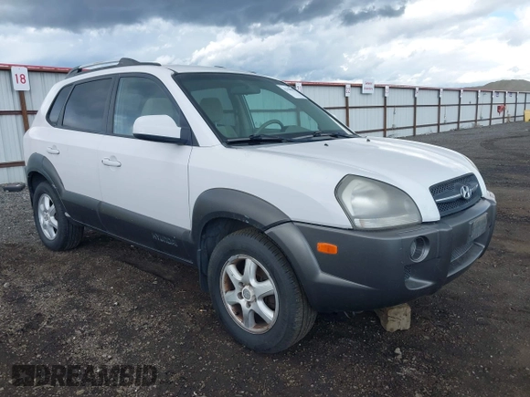 2005 Hyundai Tucson GLS with VIN KM8JN72D15U082153, listed as a IAAI auction lot 42150901 with 209,250 mi miles. Bid and sale history available at carsss.com. Image 1.