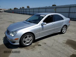 2002 Mercedes-Benz C z VIN WDBRF65JX2F142932, wystawiony jako Copart lot #56561925 z przebiegiem 191 142 mil mil oraz Szkoda całkowita • Salvage title. Historia ofert i sprzedaży dostępna na DreamBid. Obrazek 1.