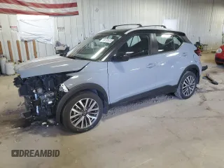 2024 Nissan Kicks SV z VIN 3N1CP5CV6RL495224, wystawiony jako Copart lot #58130655 z przebiegiem 7 927 mil mil oraz Szkoda całkowita • Salvage title. Historia ofert i sprzedaży dostępna na DreamBid. Obrazek 1.