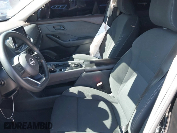 2023 Nissan Rogue S z VIN 5N1BT3AB7PC690643, wystawiony jako IAAI lot #41554667 z przebiegiem 37 993 mil mil oraz . Historia ofert i sprzedaży dostępna na DreamBid. Obrazek 5.