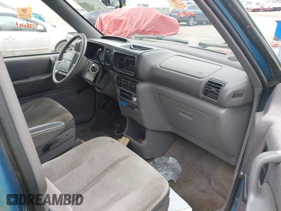 1995 Plymouth Voyager z VIN 2P4GH2536SR395683, wystawiony jako IAAI lot #42130674 z przebiegiem 136 117 mil mil oraz . Historia ofert i sprzedaży dostępna na DreamBid. Obrazek 5.