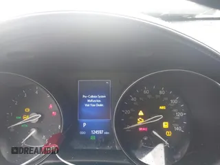 2018 Toyota C-HR XLE z VIN NMTKHMBX9JR044367, wystawiony jako IAAI lot #42116714 z przebiegiem 124 597 mil mil oraz . Historia ofert i sprzedaży dostępna na DreamBid. Obrazek 7.