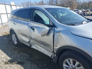 2020 Kia Sorento LX with VIN 5XYPG4A3XLG635252, listed as a IAAI auction lot 41424255 with 94,489 mi miles. Bid and sale history available at carsss.com. Image 6.
