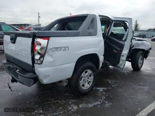 2003 Chevrolet Avalanche with VIN 3GNEK13T33G324093, listed as a IAAI auction lot 41524112 with 169,429 mi miles. Bid and sale history available at carsss.com. Image 4.