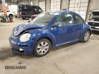 2008 Volkswagen Beetle S z VIN 3VWPW31C68M524430, wystawiony jako Copart lot #49139435 z przebiegiem 137 618 mil mil oraz Nie do naprawy. Historia ofert i sprzedaży dostępna na DreamBid. Obrazek 1.