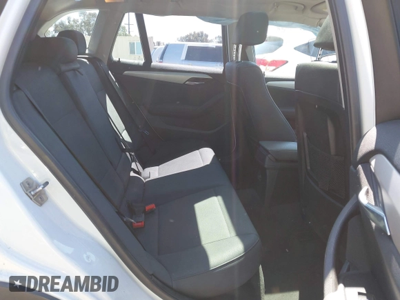2015 BMW X1 sDrive28i z VIN WBAVM1C5XFV315999, wystawiony jako IAAI lot #42326240 z przebiegiem 120 961 mil mil oraz . Historia ofert i sprzedaży dostępna na DreamBid. Obrazek 8.