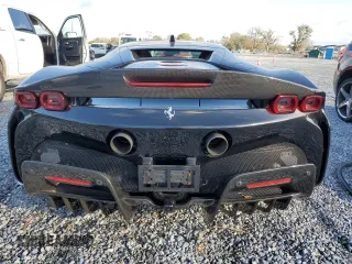 2022 Ferrari SF90 z VIN ZFF95NLA6N0276511, wystawiony jako Copart lot #45742815 z przebiegiem Nie podano mil oraz Szkody całkowita. Historia ofert i sprzedaży dostępna na DreamBid. Obrazek 6.
