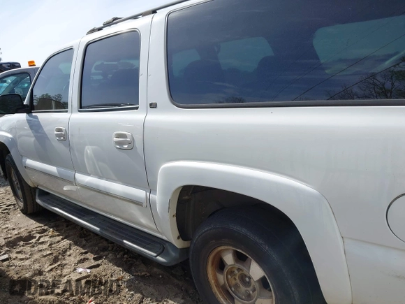 2002 Chevrolet Suburban LS with VIN 3GNEC16Z62G297015, listed as a IAAI auction lot 41756723 with 374,724 mi miles. Bid and sale history available at carsss.com. Image 3.