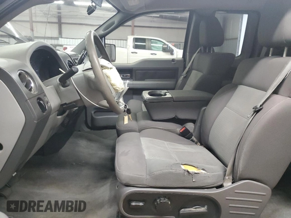 2004 Ford F-150 XL z VIN 1FTPX12504FA24553, wystawiony jako Copart lot #57889795 z przebiegiem 173 689 mil mil oraz Szkoda całkowita • Salvage title. Historia ofert i sprzedaży dostępna na DreamBid. Obrazek 7.