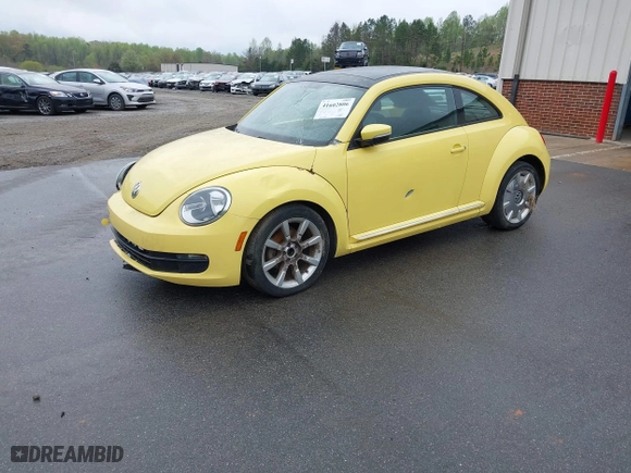 2012 Volkswagen Beetle 2.5L w/Sound/Nav PZEV with VIN 3VWJP7AT4CM613867, listed as a IAAI auction lot 41602806 with 167,004 mi miles. Bid and sale history available at carsss.com. Image 22.