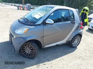 2013 Smart fortwo Pure с VIN WMEEJ3BA5DK622812, выставлен на аукционе IAAI как лот 42356026 с пробегом 64 983 миль миль и . История ставок и продаж доступна на DreamBid. Изображение 2.