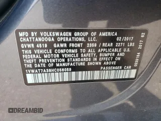 2017 Volkswagen Passat S z VIN 1VWAT7A38HC056059, wystawiony jako Copart lot #57657135 z przebiegiem 117 504 mil mil oraz Szkoda całkowita • Salvage title. Historia ofert i sprzedaży dostępna na DreamBid. Obrazek 12.