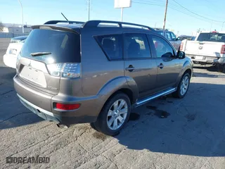 2011 Mitsubishi Outlander SE with VIN JA4AS3AW2BU034241, listed as a IAAI auction lot 41458396 with 100,024 mi miles. Bid and sale history available at carsss.com. Image 4.