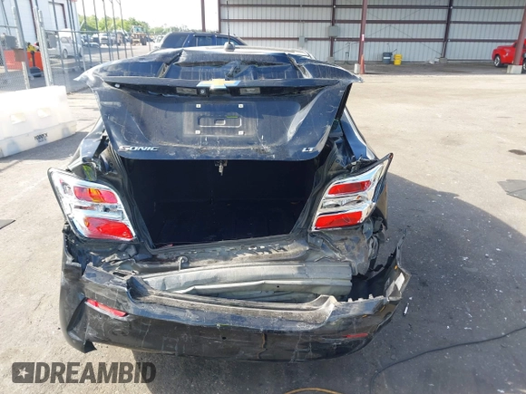2020 Chevrolet Sonic LT z VIN 1G1JD5SB5L4106602, wystawiony jako IAAI lot #42159240 z przebiegiem 74 339 mil mil oraz . Historia ofert i sprzedaży dostępna na DreamBid. Obrazek 16.
