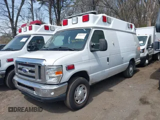 2014 Ford E-Series Commercial z VIN 1FDSS3EL8EDB07221, wystawiony jako IAAI lot #42091354 z przebiegiem 236 025 mil mil oraz . Historia ofert i sprzedaży dostępna na DreamBid. Obrazek 2.