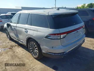 2021 Lincoln Aviator Reserve z VIN 5LM5J7WC6MGL12195, wystawiony jako IAAI lot #42159567 z przebiegiem 95 199 mil mil oraz . Historia ofert i sprzedaży dostępna na DreamBid. Obrazek 3.