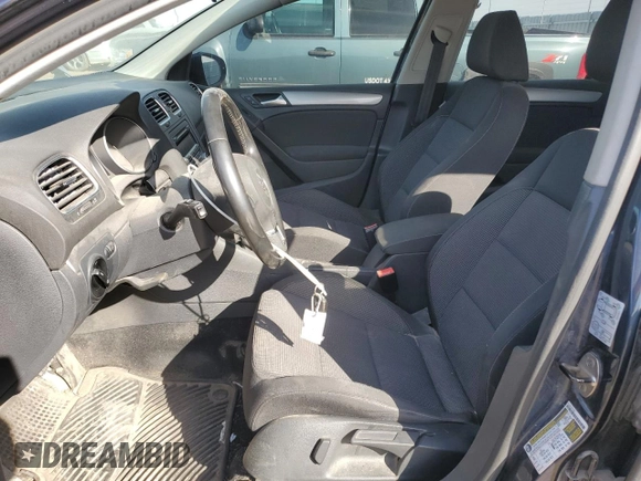 2013 Volkswagen Golf w/Conv z VIN WVWDB7AJ7DW024682, wystawiony jako Copart lot #48399545 z przebiegiem 103 935 mil mil oraz Czysty tytuł • Clean title. Historia ofert i sprzedaży dostępna na DreamBid. Obrazek 7.