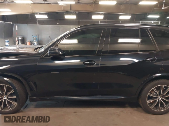 2023 BMW X5 M50i z VIN 5UXJU4C06P9R40495, wystawiony jako IAAI lot #42162049 z przebiegiem 57 179 mil mil oraz . Historia ofert i sprzedaży dostępna na DreamBid. Obrazek 15.