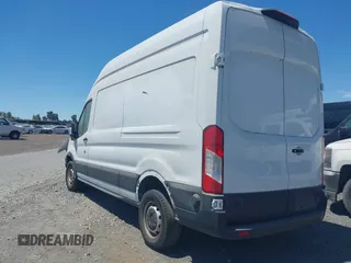 2020 Ford Transit Cargo z VIN 1FTBR1X84LKB78275, wystawiony jako IAAI lot #41825509 z przebiegiem 78 826 mil mil oraz . Historia ofert i sprzedaży dostępna na DreamBid. Obrazek 3.