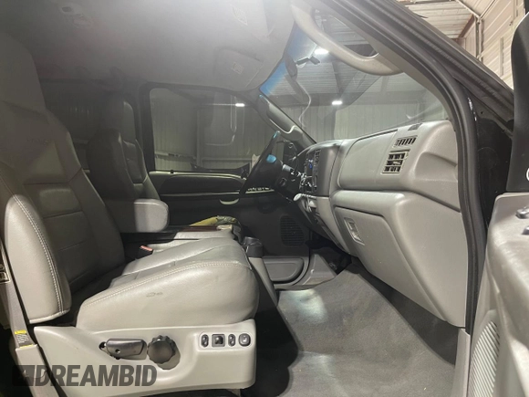 2003 Ford F-350 XL с VIN 1FTSW31P13ED34095, выставлен на аукционе Copart как лот 52832415 с пробегом 198 305 миль миль и Списание • Salvage title. История ставок и продаж доступна на DreamBid. Изображение 5.