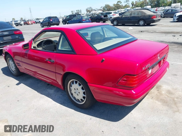1998 Mercedes-Benz SL 500 z VIN WDBFA67F5WF162862, wystawiony jako IAAI lot #42391819 z przebiegiem 158 411 mil mil oraz . Historia ofert i sprzedaży dostępna na DreamBid. Obrazek 3.