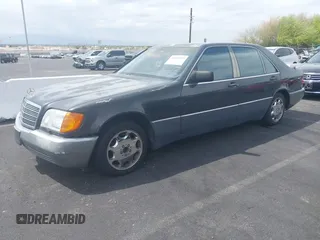 1992 Mercedes-Benz 500 z VIN WDBGA51E0NA023491, wystawiony jako IAAI lot #42058835 z przebiegiem 260 421 mil mil oraz . Historia ofert i sprzedaży dostępna na DreamBid. Obrazek 2.