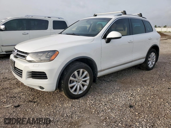 2012 Volkswagen Touareg Sport z VIN WVGEF9BP4CD007058, wystawiony jako Copart lot #56971745 z przebiegiem 181 221 mil mil oraz Czysty tytuł • Clean title. Historia ofert i sprzedaży dostępna na DreamBid. Obrazek 1.