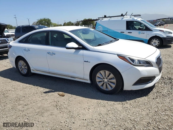 2017 Hyundai Sonata Hybrid SE with VIN KMHE24L36HA061335, listed as a Copart auction lot 52649475 with 186,825 mi miles and Clean Title. Bid and sale history available at carsss.com. Image 4.