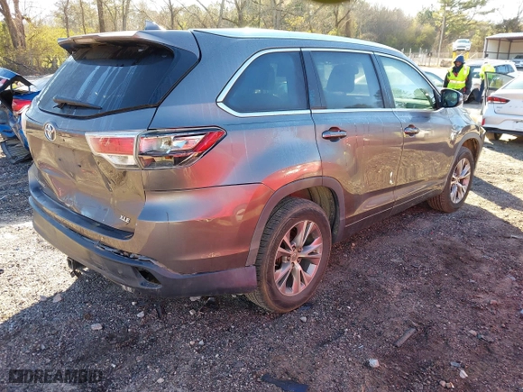 2014 Toyota Highlander XLE with VIN 5TDKKRFH2ES021473, listed as a IAAI auction lot 41809149 with 220,867 mi miles. Bid and sale history available at carsss.com. Image 4.