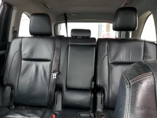 2019 Toyota Highlander SE z VIN 5TDJZRFH7KS598809, wystawiony jako Copart lot #56323355 z przebiegiem 275 728 mil mil oraz Szkoda całkowita • Salvage title. Historia ofert i sprzedaży dostępna na DreamBid. Obrazek 10.