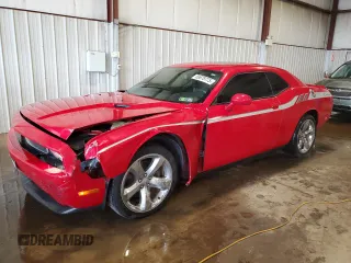 2013 Dodge Challenger SXT z VIN 2C3CDYAGXDH524872, wystawiony jako Copart lot #59678775 z przebiegiem 68 811 mil mil oraz Szkoda całkowita • Salvage title. Historia ofert i sprzedaży dostępna na DreamBid. Obrazek 1.