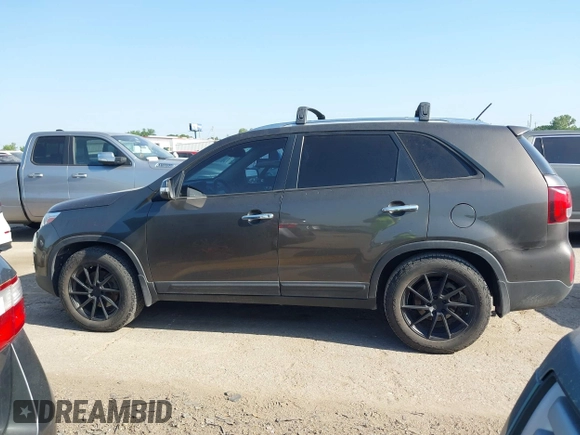 2015 Kia Sorento EX with VIN 5XYKU4A77FG555269, listed as a IAAI auction lot 42014317 with 168,218 mi miles and . Bid and sale history available at carsss.com. Image 14.