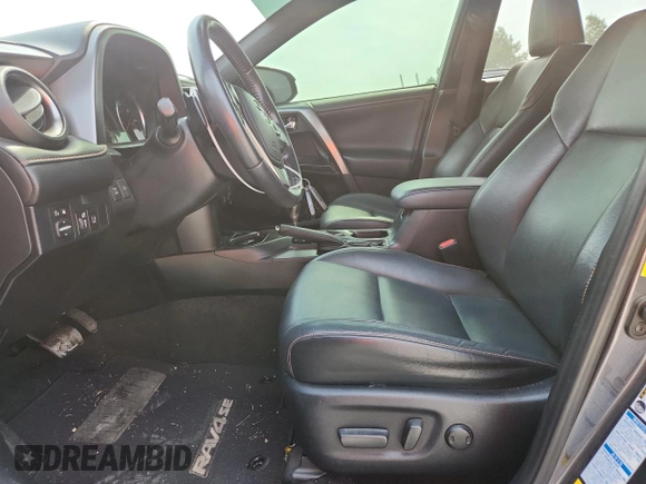 2016 Toyota RAV4 SE z VIN JTMJFREV0GD177498, wystawiony jako Copart lot #60571225 z przebiegiem 88 396 mil mil oraz Szkoda całkowita • Salvage title. Historia ofert i sprzedaży dostępna na DreamBid. Obrazek 7.