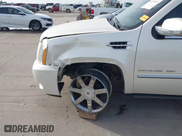 2011 Cadillac Escalade ESV Platinum z VIN 1GYS3KEF2BR134431, wystawiony jako IAAI lot #42238533 z przebiegiem 192 782 mil mil oraz . Historia ofert i sprzedaży dostępna na DreamBid. Obrazek 6.
