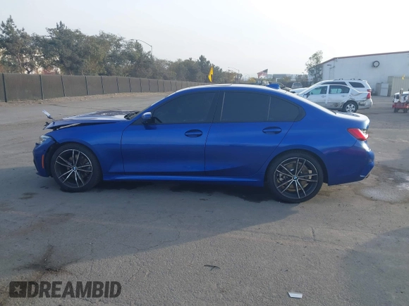 2019 BMW 3 Series 330i xDrive with VIN WBA5R7C50KAE82705, listed as a IAAI auction lot 41233898 with 69,505 mi miles. Bid and sale history available at carsss.com. Image 15.
